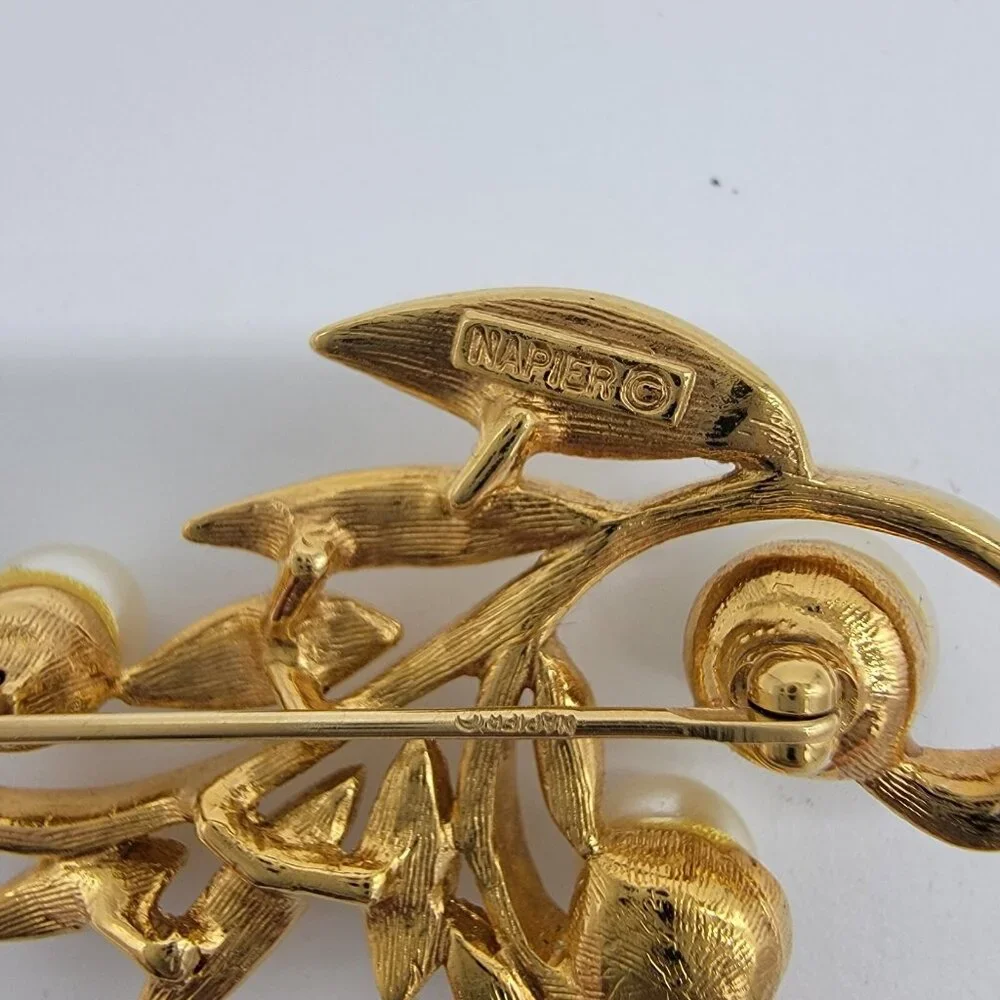 Vintage Napier Faux‎ Pearl Gold Tone Leaf Floral Pin Brooch